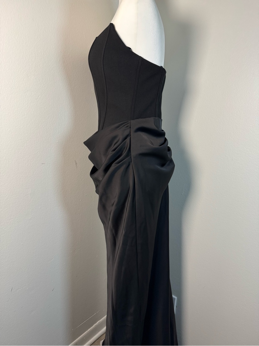 NEW Betsy and Adam Debra strapless corset mixed media draped gown in black Sz 8 - Picture 10 of 16
